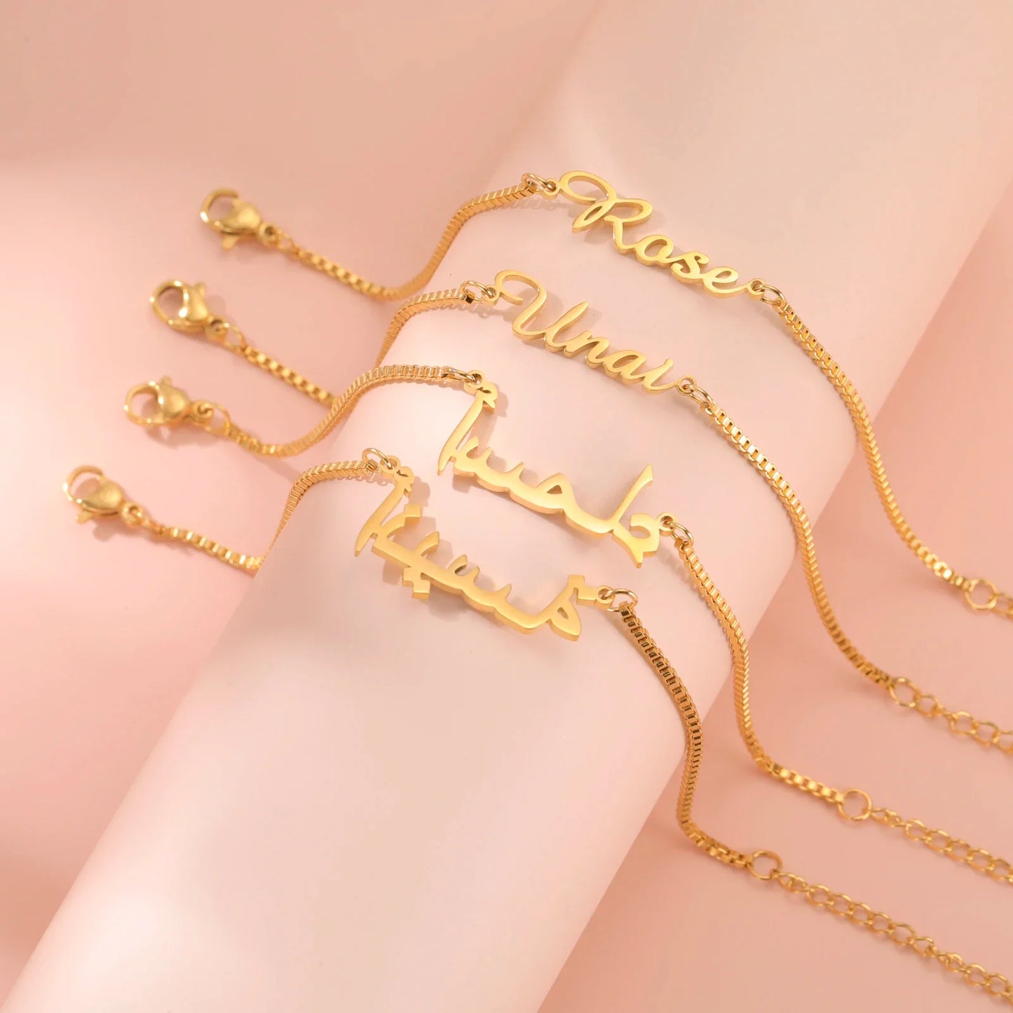 Ketting met naam en datum in elegante stijl