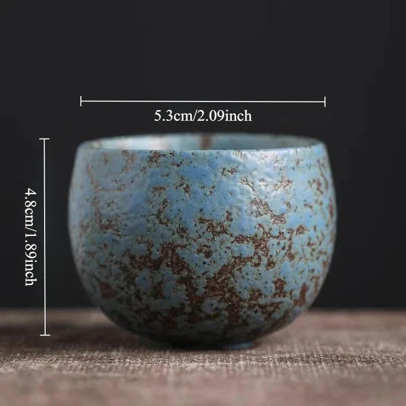 Traditionele theepot met rustieke glazuur