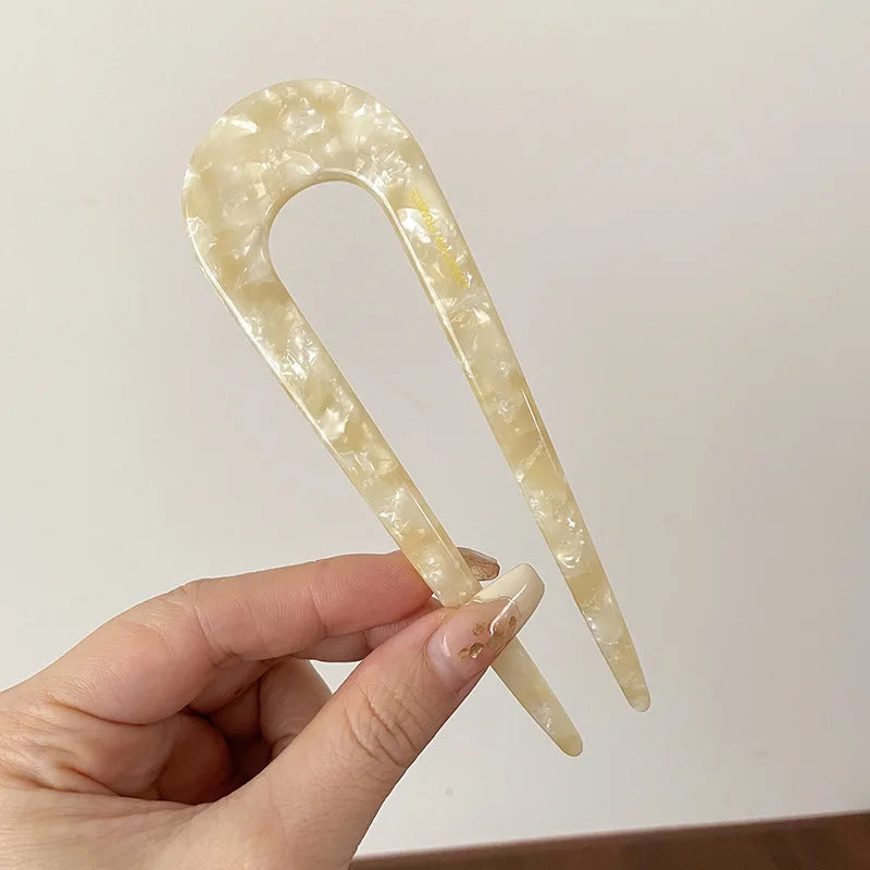 Haar accessoires met glinsterende steentjes