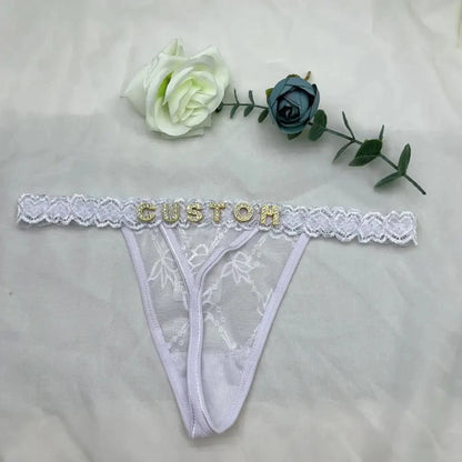 Satijnen string met naam – Luxe en sensuele lingerie