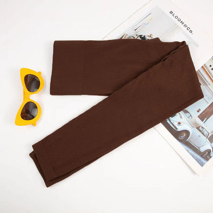 Zachte yoga kleding van H&M in aardetinten