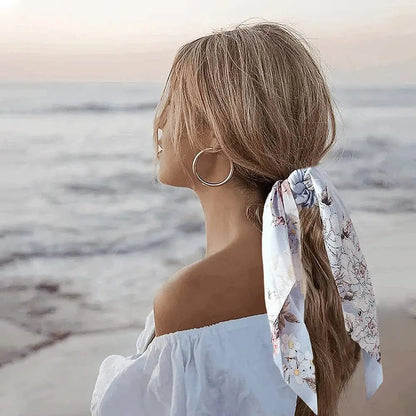 Klassieke haar accessoires in neutrale tinten