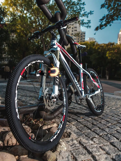 LED fietslamp voor sportieve fietsers en forenzen
