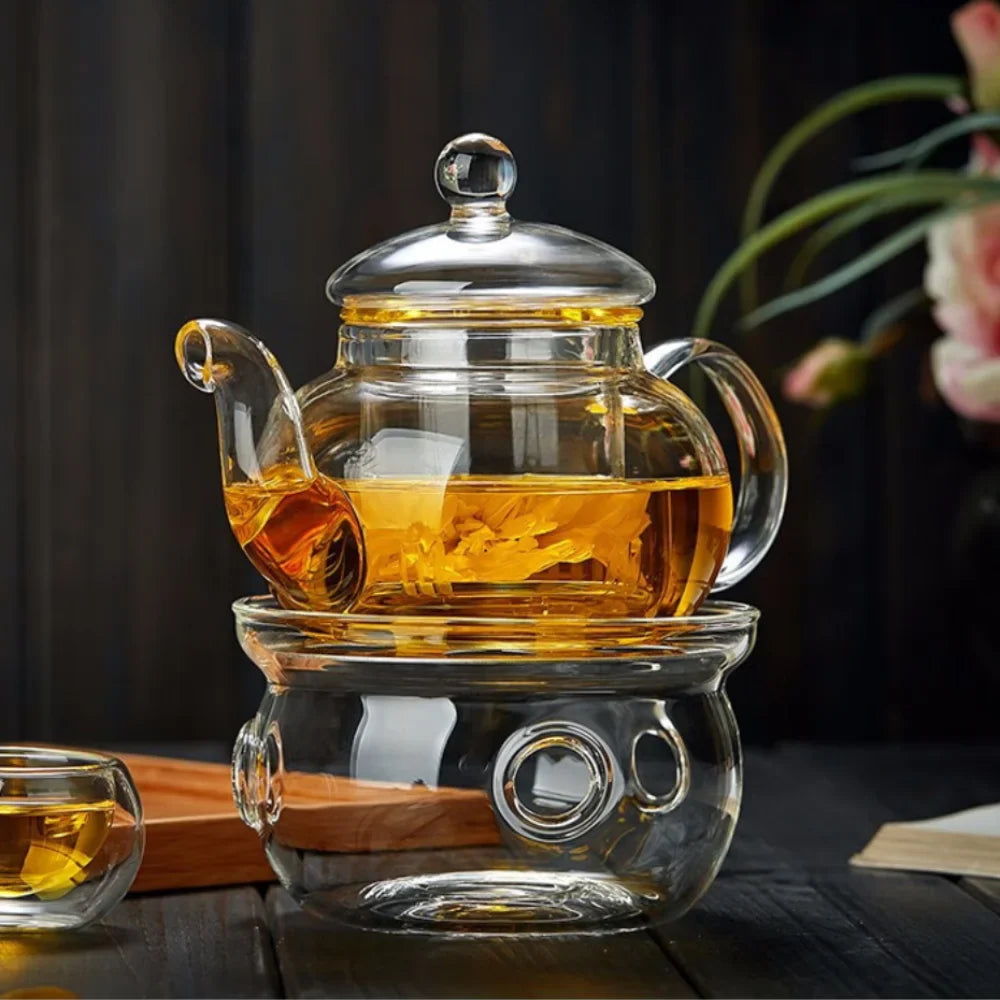 Elegante glazen theepot met metalen zeef