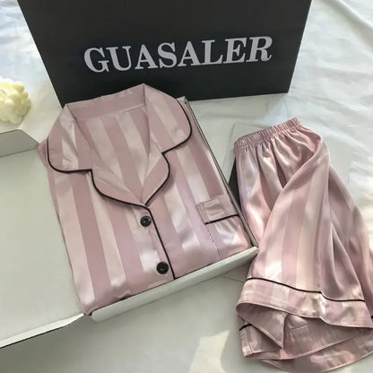 Dames pyjama Livera met elegante pasvorm