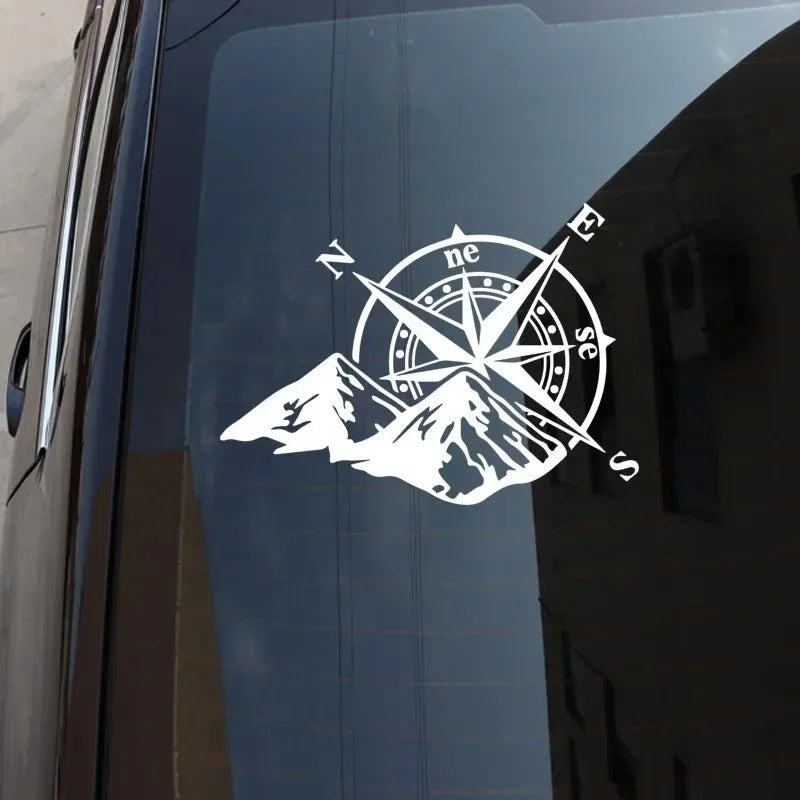 auto stickers - kompas en bergen design voor avontuurlijke rijders