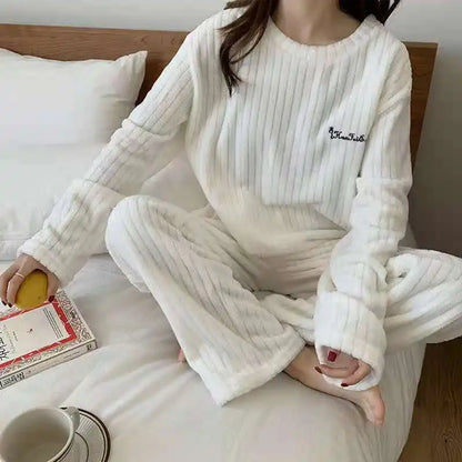 Dames pyjama set met klassieke look
