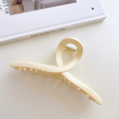 Zwarte haarspeld als basic accessoire