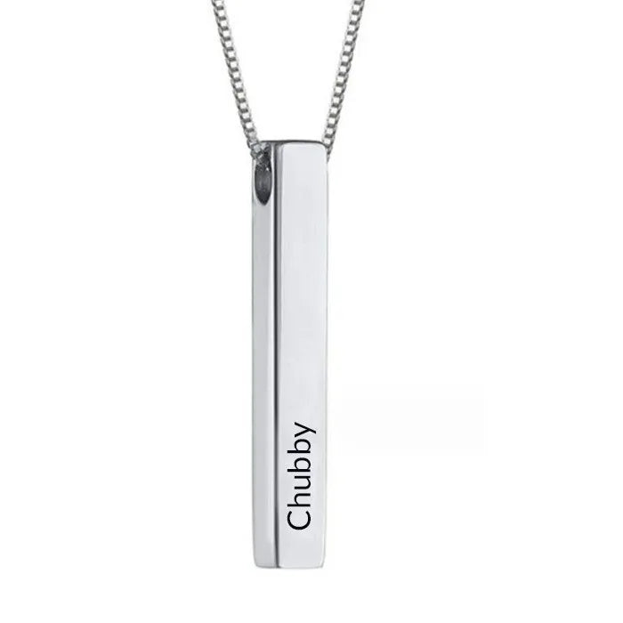 Sierlijke ketting met naam gegraveerd in sierplaat