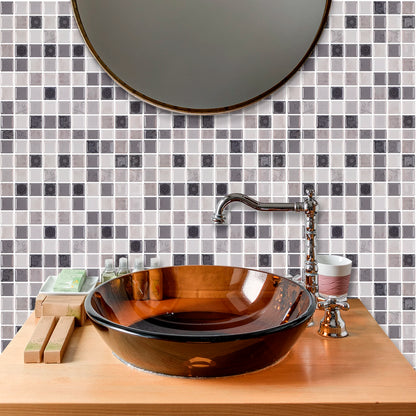Zwarte mozaiek toilet tegels – Luxe en diepte