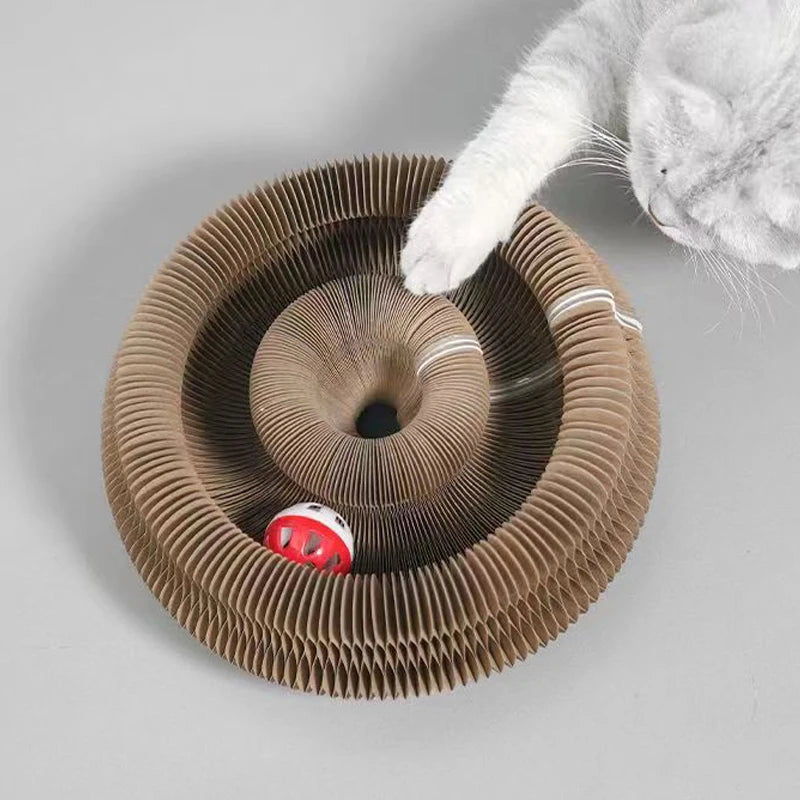 Houten krabpaal met ligplek – Natuurlijke luxe