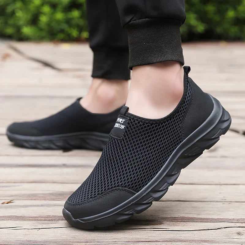 Flexibele herenschoenen met open structuur