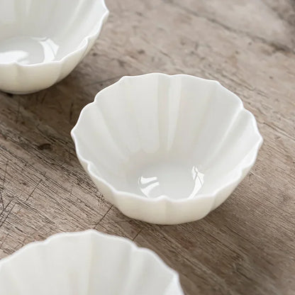 Zet thee met theepot, filter en serveertray