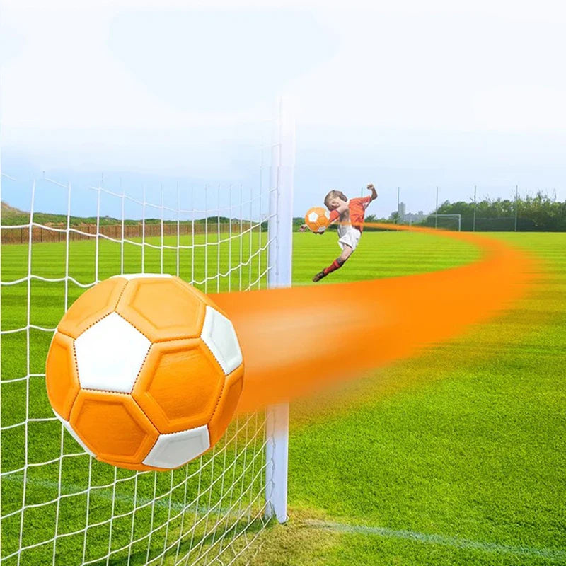 Voetbal die tegen regen en wind kan