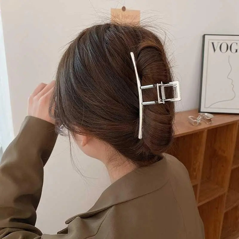 Gouden haarclip als stijlvolle accessoire