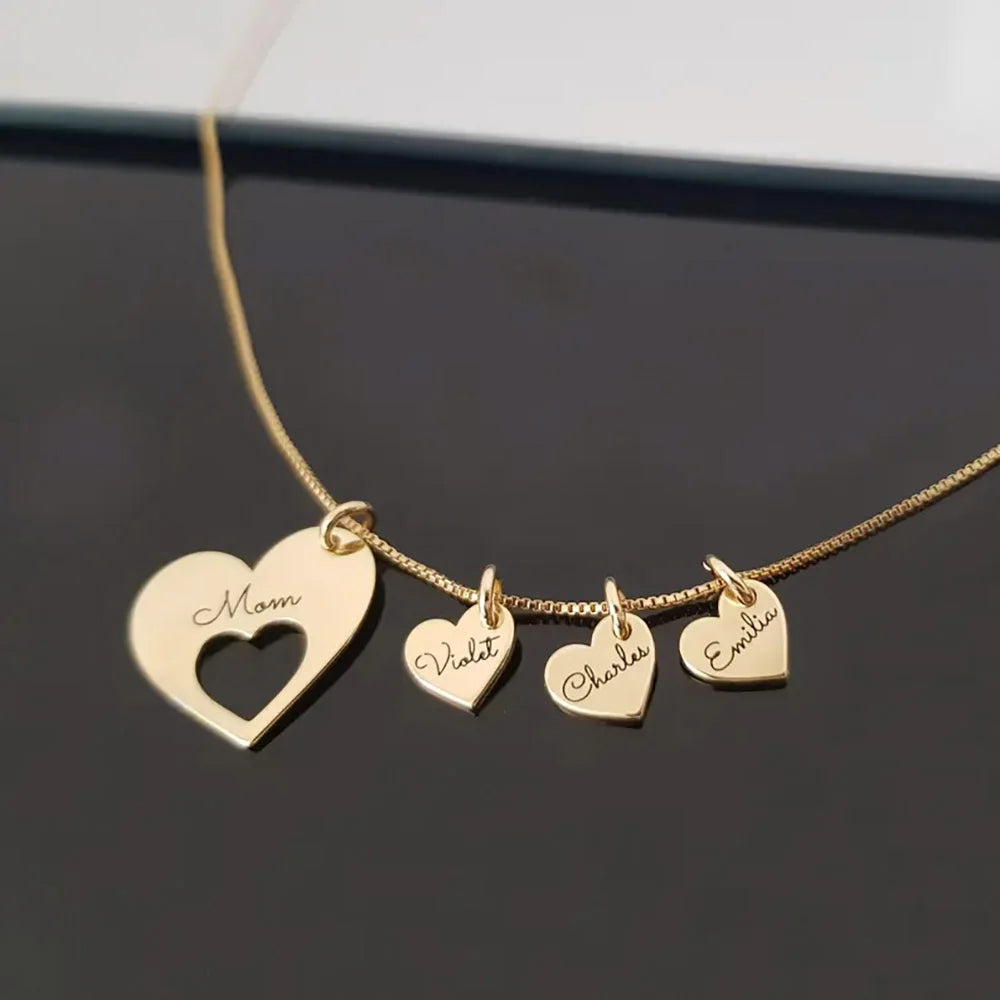 Ketting met naam en geboortedatum gegraveerd