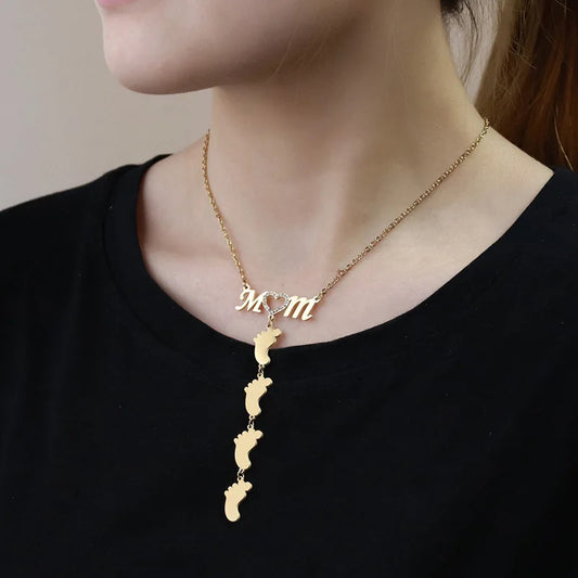 Ketting met naam op ronde tag in minimalistische stijl