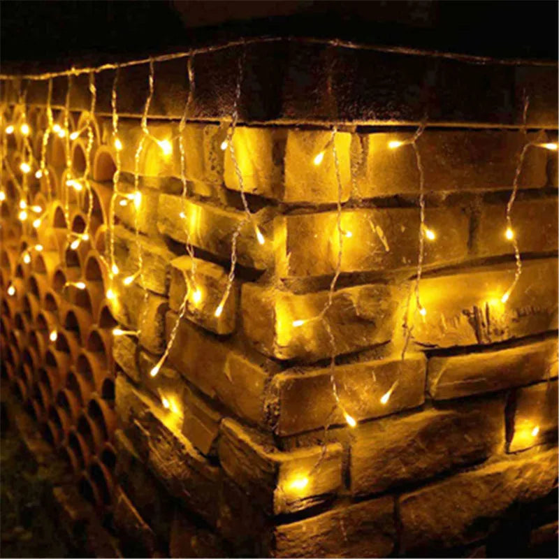 Lichtslinger met houten sterretjes – Natuurlijke kerstdecoratie