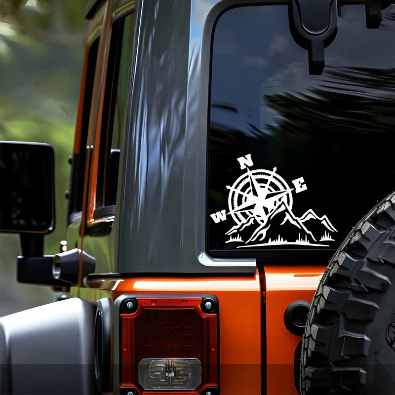 Auto stickers - Kompas en Bergen ontwerp voor avonturiers