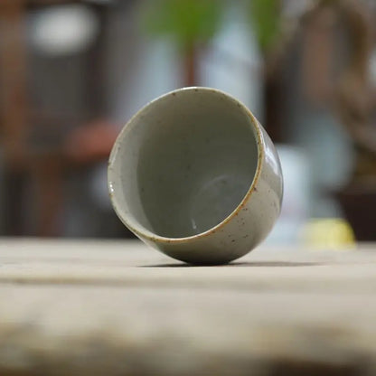 Theepot met houten handvat en infuser