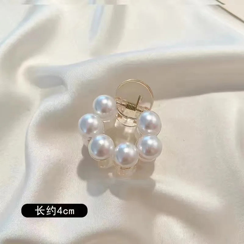 Decoratieve haarclip met bloemmotief