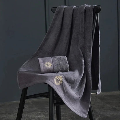 HEMA badhanddoek met strakke lijnen – Tijdloos design