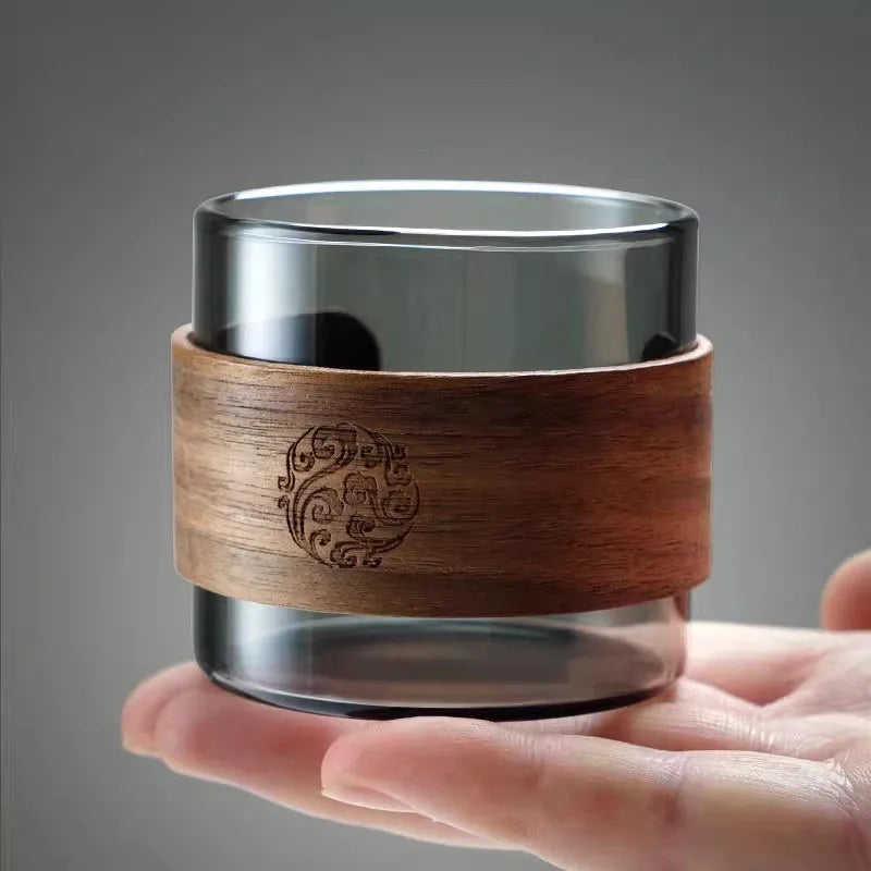 Theepot van glas voor elegant thee drinken