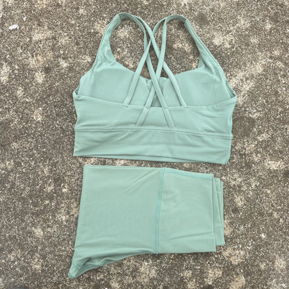 Yoga kleding hema in minimalistische stijl