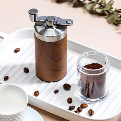 Koffiewaar van keramiek met minimalistische uitstraling