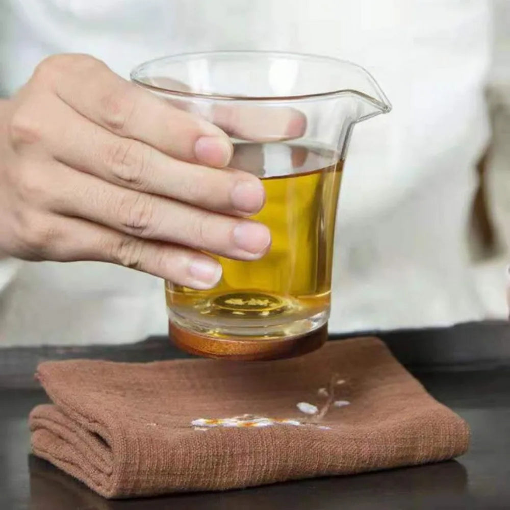 Glazen theepot met theelichtje onderin