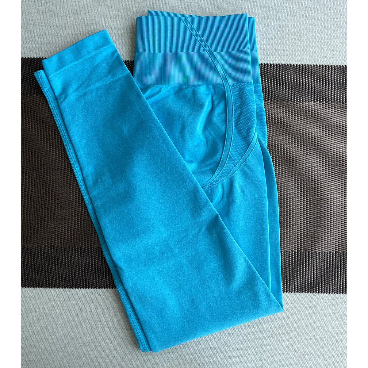 Ademende yoga outfit met luchtige top