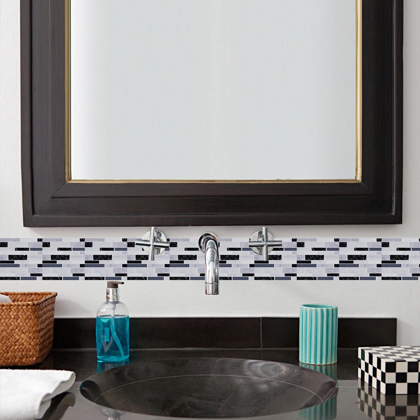 Mozaiek toilet achterwand – Kleine tegels, groot effect