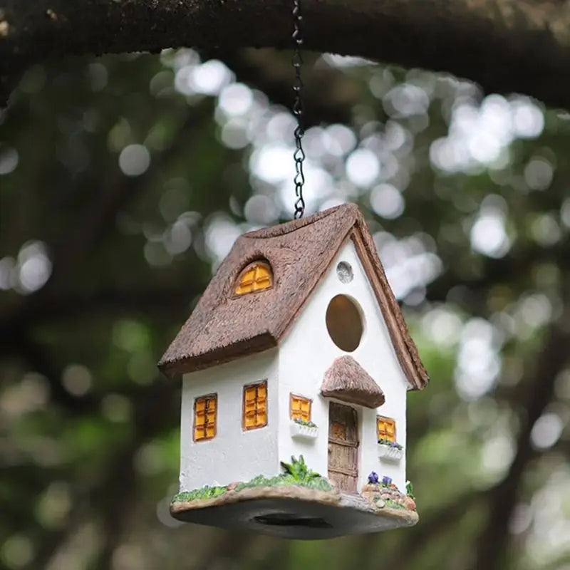 Intratuin vogelhuisje met rieten dak – Natuurlijk en sfeervol
