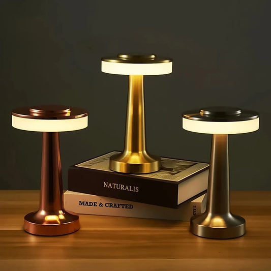 Lamp nachtkastje met nachtblauw kapje – Voor serene sfeer