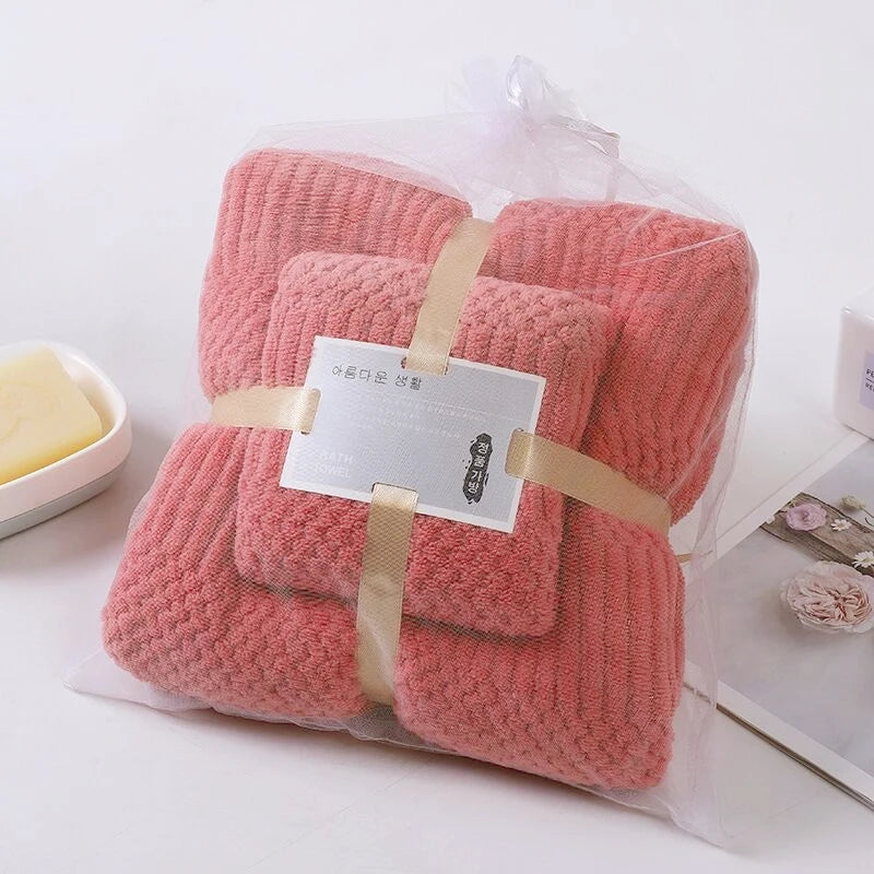 HEMA badhanddoek met strakke lijnen – Tijdloos design