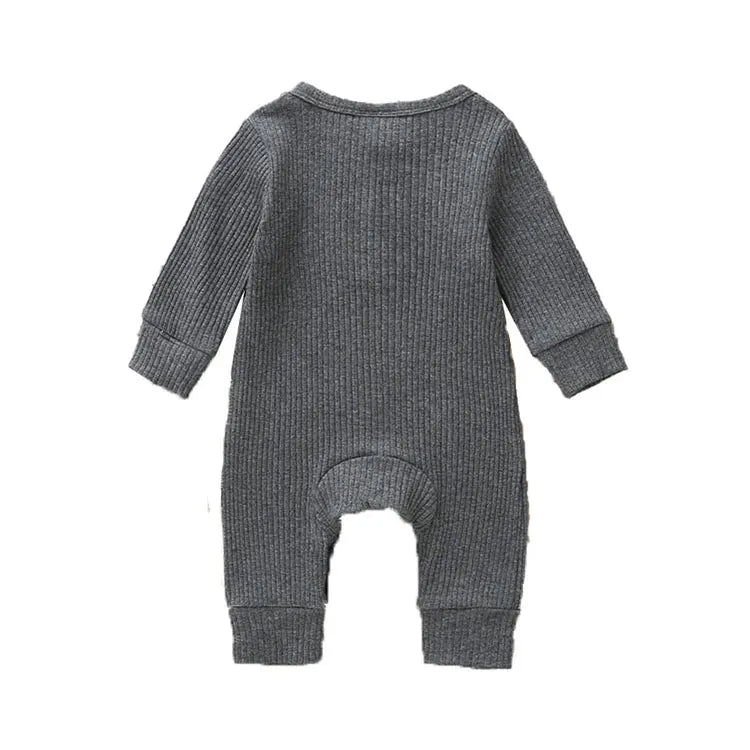 Schattige babykleertjes in pastelkleuren