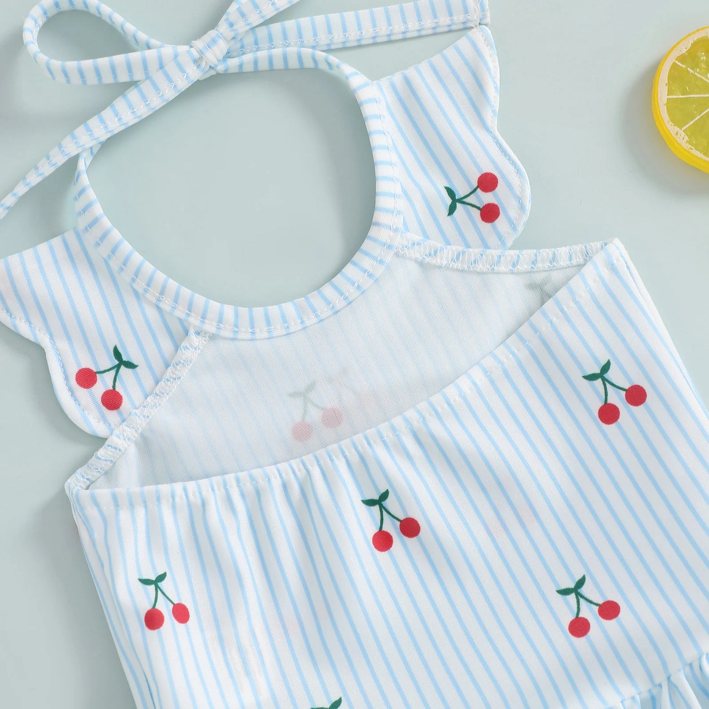 Schattige babykleertjes met schattige borduursels