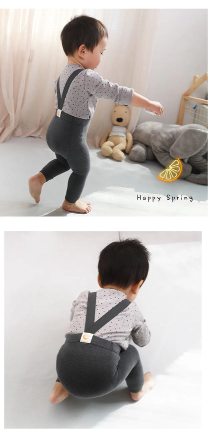 Schattige babykleertjes met schattige borduursels