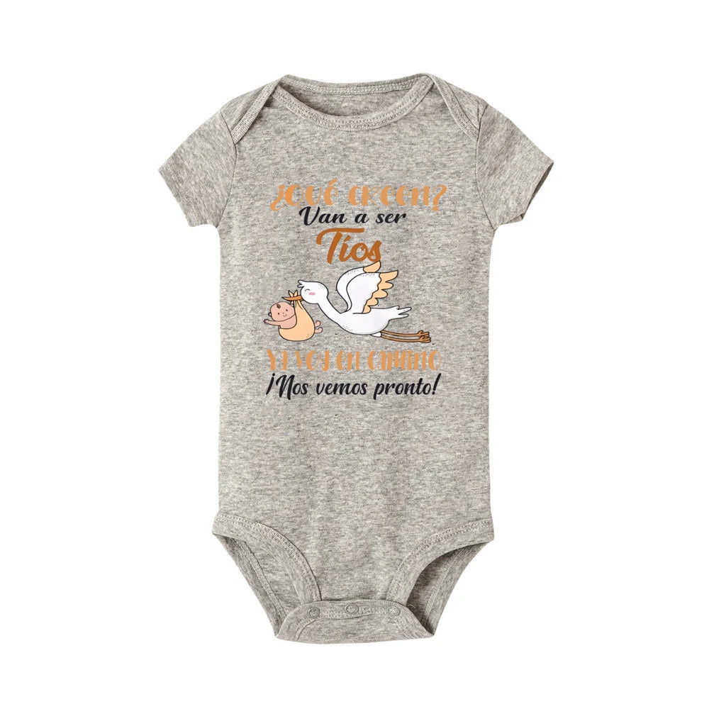 Schattige babykleertjes in pastelkleuren