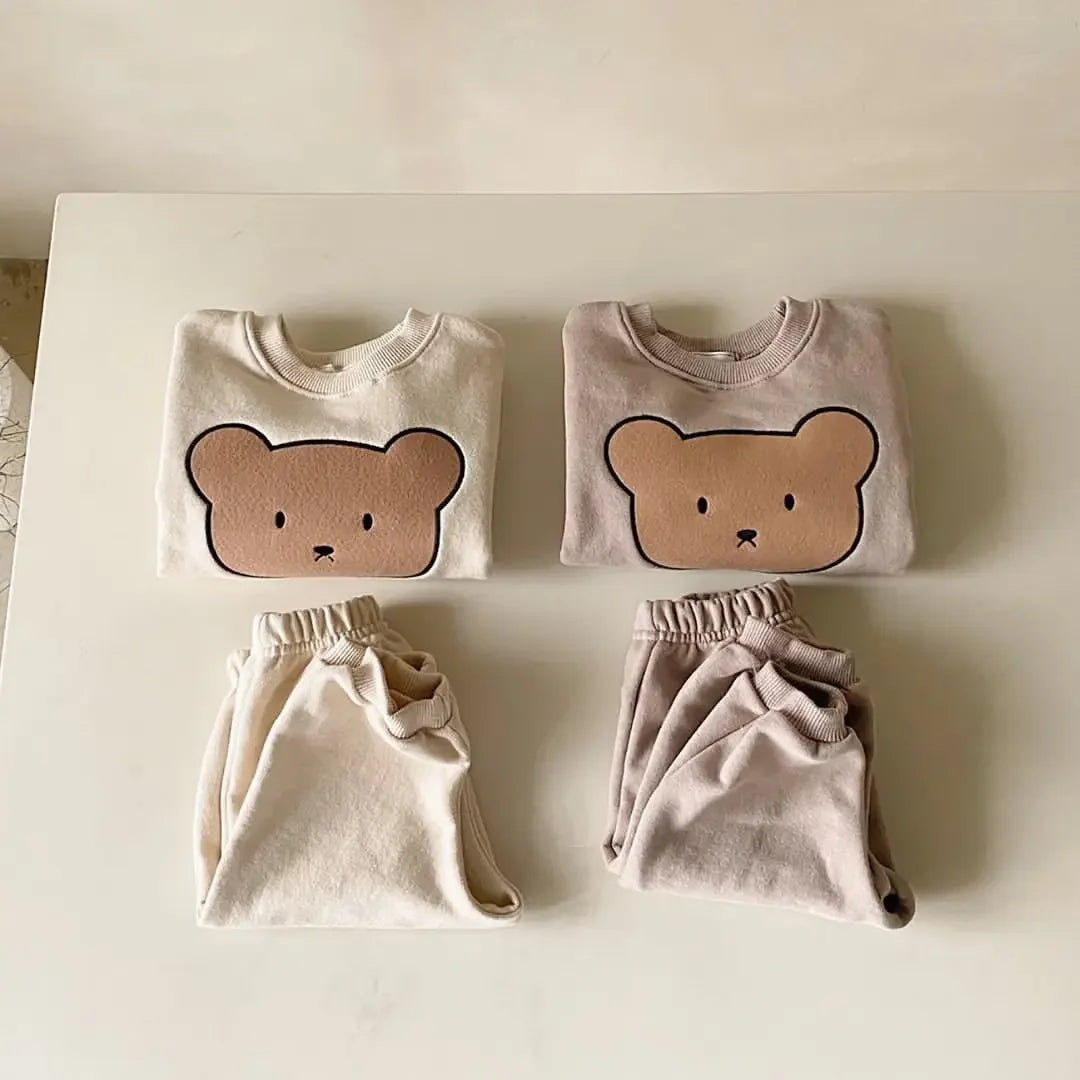 Modebewuste meisjes kleding in trendy kleuren