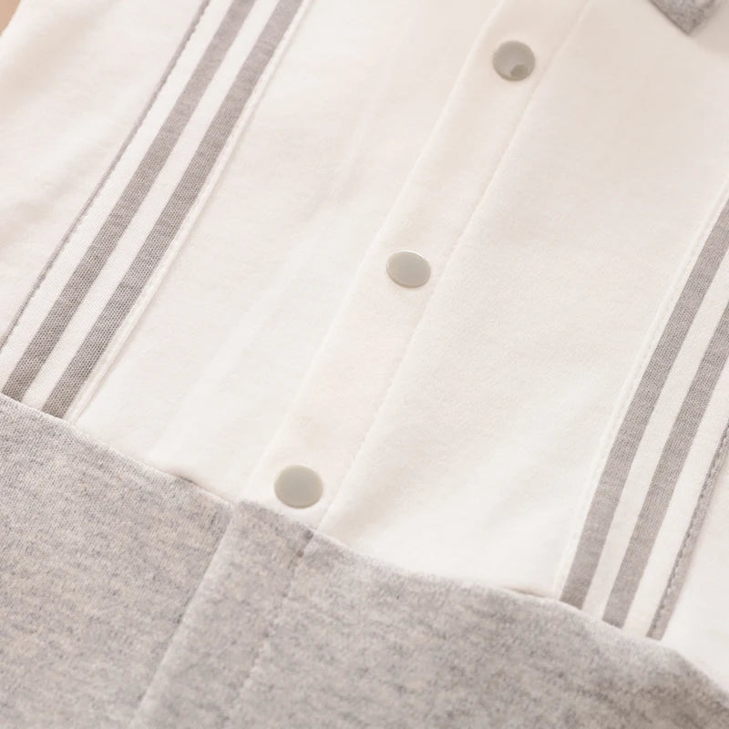 Schattige babykleertjes in pastelkleuren