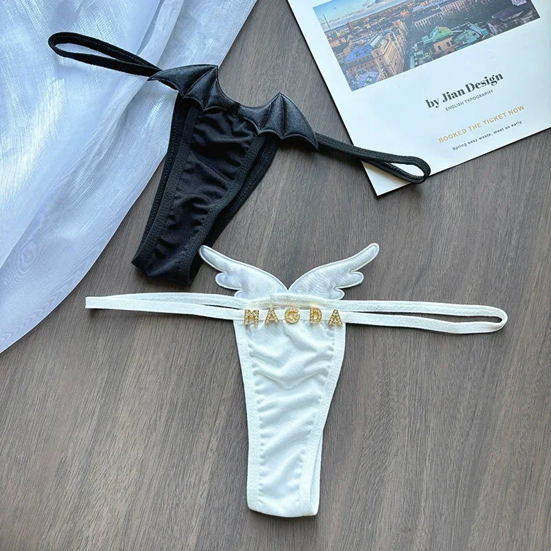 String met bloemendesign en naam – Romantische en unieke lingerie