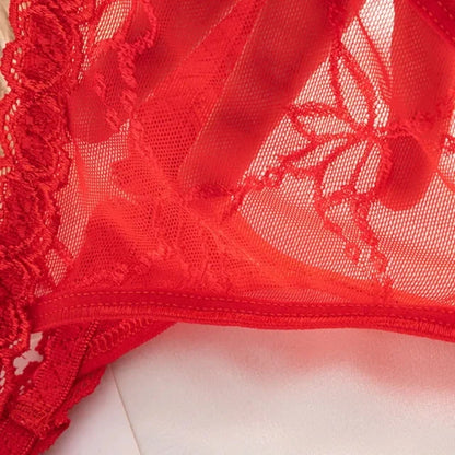 String met subtiele naaminitialen – Kleine maar stijlvolle personalisatie