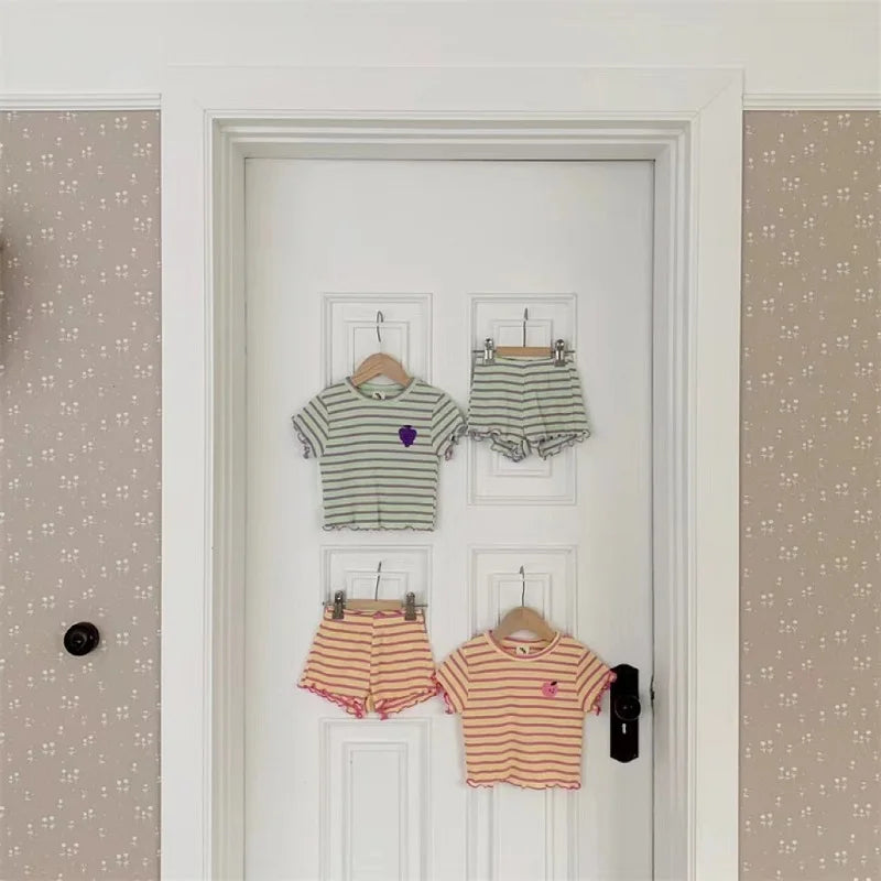 Schattige babykleertjes in pastelkleuren