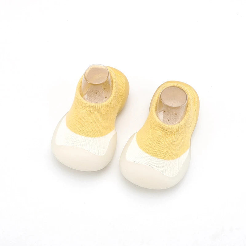Schattige babykleertjes in pastelkleuren