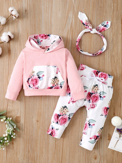 Modebewuste meisjes kleding in trendy kleuren
