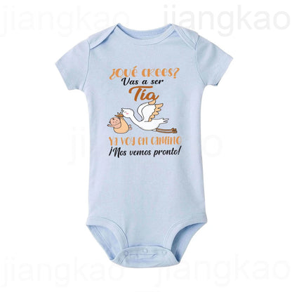 Schattige babykleertjes met schattige borduursels