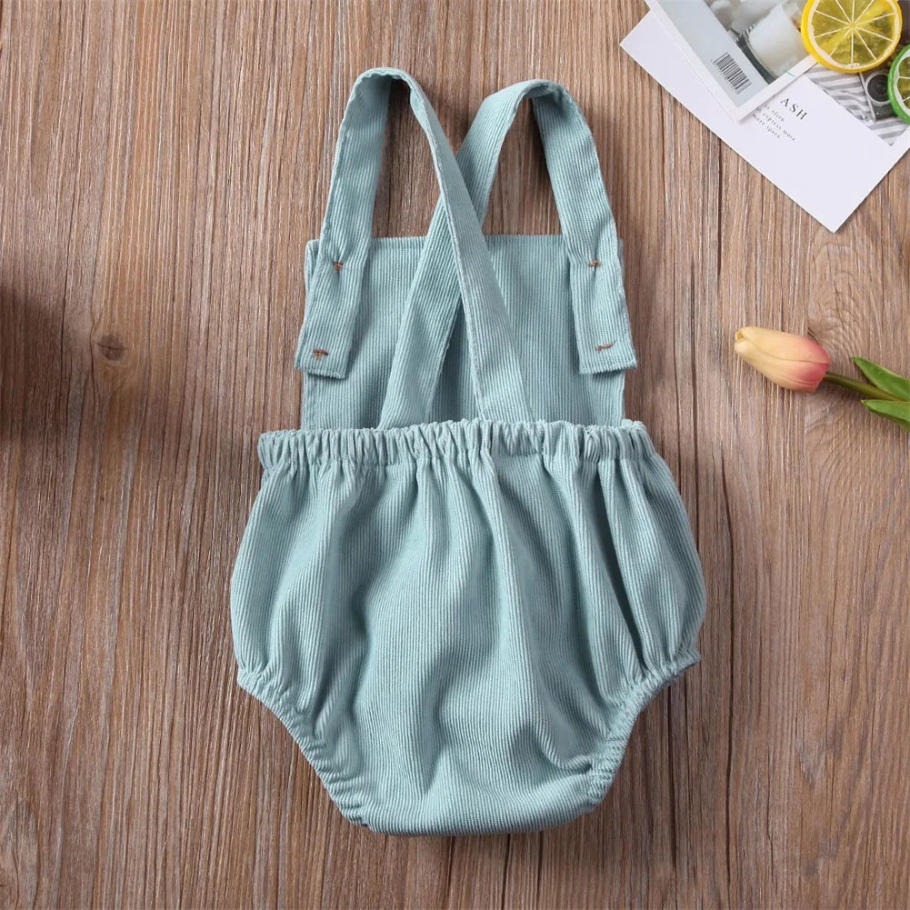 Schattige babykleertjes in pastelkleuren