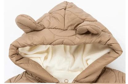 Babykleding meisjes in trendy kleuren en patronen
