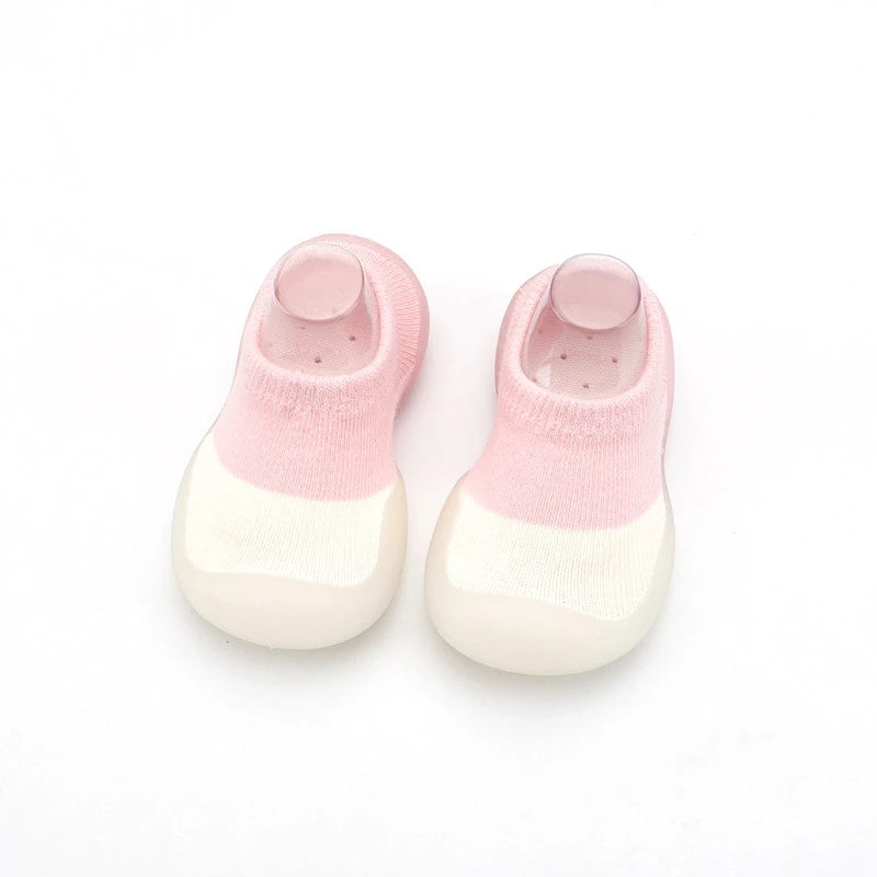 Babykleding meisjes in trendy kleuren en patronen